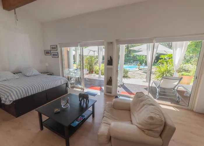 Sur La Route Des Châteaux Du Médoc Pensión Blanquefort (Gironde)