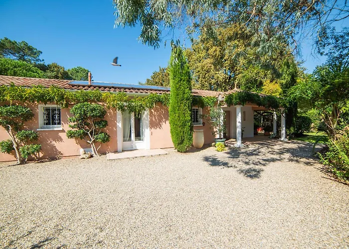 Sur La Route Des Châteaux Du Médoc 3* Blanquefort (Gironde)